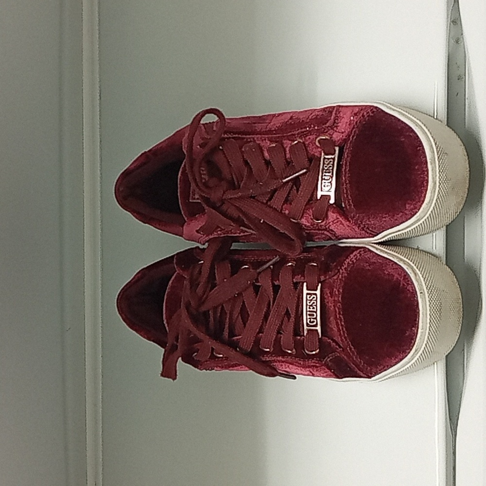 Ladies guess sneakers